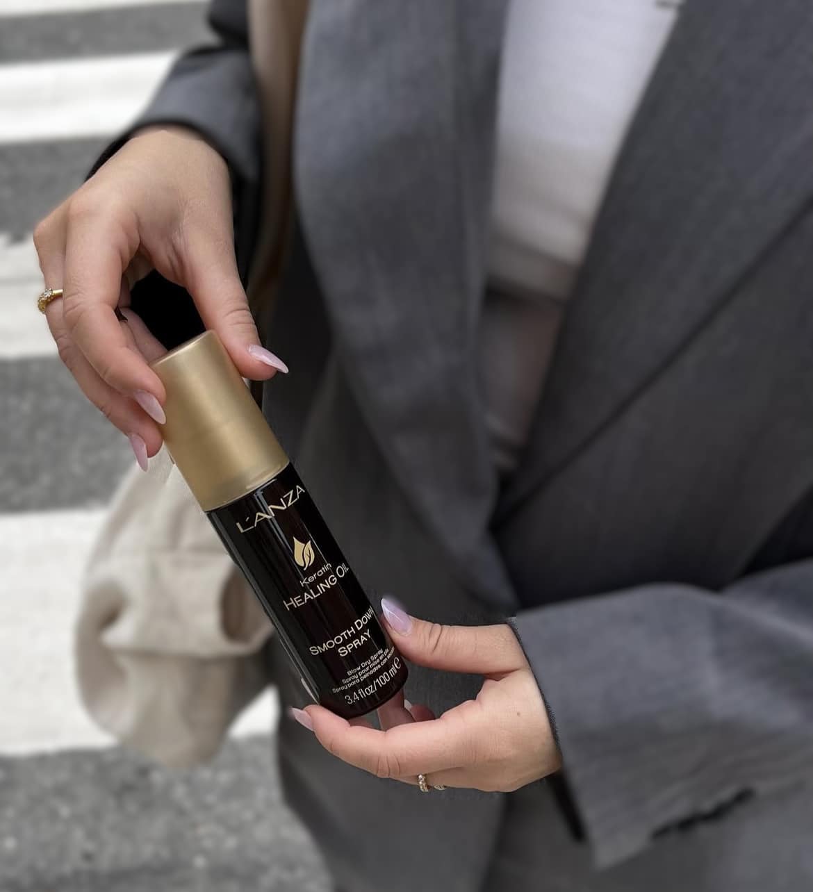 Спрей для гладкої укладки з кератиновим еліксиром LʼANZA Keratin Healing Oil Smooth Down Spray, 100 ml - 2